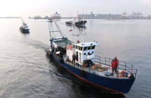 Капитан Кирил Петров пред БТА: Към 22:30 ще пристигнем в България
                                                                                                Освободиха от пристанище Констанца български риболовни кораби, задържани през март миналата година