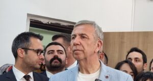Кметът на Анкара Мансур Яваш обяви победа на местните избори