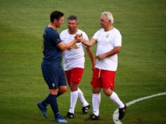 Легендите на българския футбол Христо Стоичков и Красимир Балъков ще водят двата отбора в мача по повод юбилея на Етър