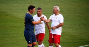 Легендите на българския футбол Христо Стоичков и Красимир Балъков ще водят двата отбора в мача по повод юбилея на Етър