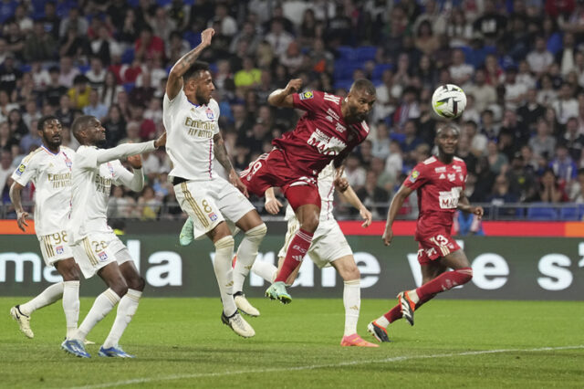 Лион победи изкачилия се на 2-о място в Лига 1 Брест с дузпа в 16-ата минута на добавеното време