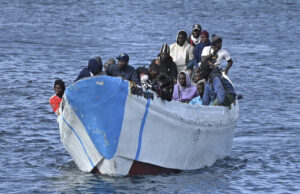 Лодка с починали мигранти, най-вероятно от Африка, бе открита край Бразилия