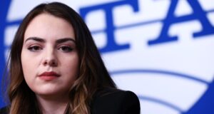 Нургюл Салимова победи индийката Хумпи Конеру за първия си успех в Турнира на претендентките за световната титла по шахмат