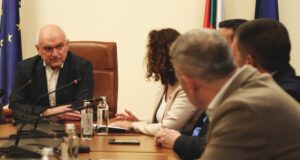 Няма непосредствена заплаха за България във връзка със ситуацията в Близкия Изток, съобщиха от пресслужбата на Министерския съвет