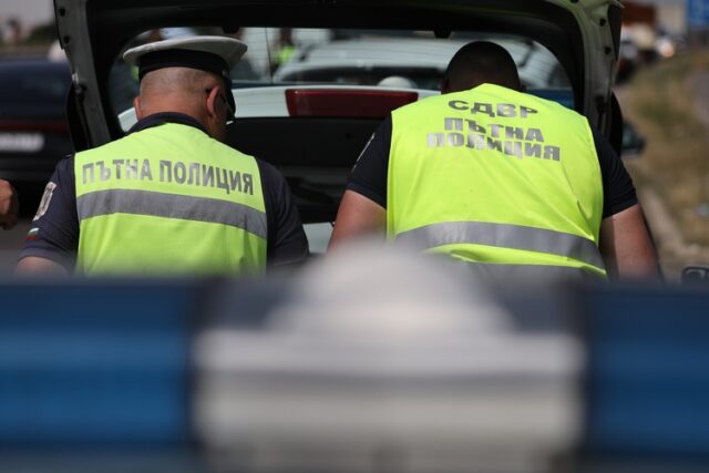 Общо 40 души са пострадали и двама са загинали при катастрофи в страната през изминалото денонощие