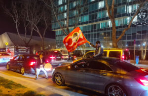 Опозиционната партия печели в петте най-големи градове – Истанбул, Анкара, Измир, Бурса и Анталия
                                                                                                Турски печат: „Това не е първоаприлска шега, Народнорепубликанската партия стана първа“