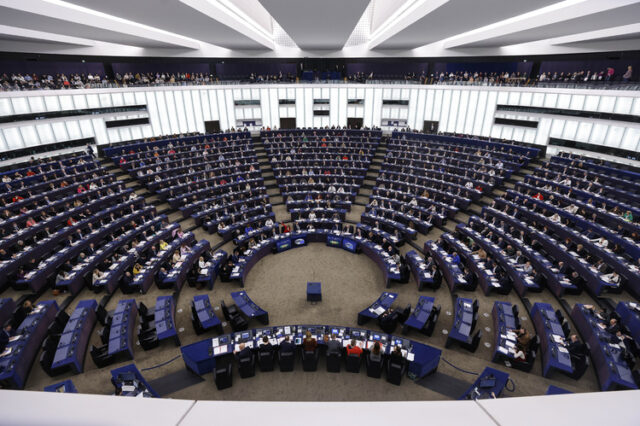 Очаква се евродепутатите да приемат първия закон на ЕС за борба с насилието над жени
                                                                                                Украйна, руската намеса в изборите и Близкият изток са сред темите на последната пленарна сесия на Европейския парламент преди изборите