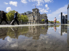 Очаква се оптимизмът по отношение на доходите да повиши потребителските настроения в Германия през май, според проучване