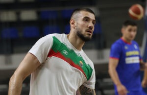 Павлин Иванов вкара 14 точки при загуба на Сибиу в мъжкото баскетболно първенство на Румъния