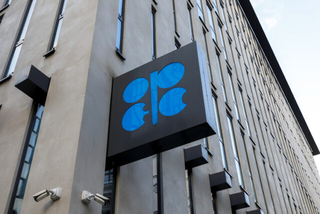 Петролът на ОПЕК спадна под 90 долара за барел