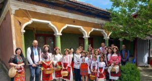 Празникът бе организиран от Асоциация “Български извори”
                                                                                                Българите от Извоареле в Румъния пресъздадоха обичая „лазаруване“