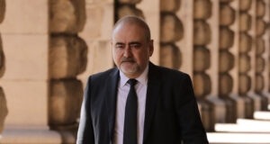 Председателят на Управителния съвет на Българската браншова камара "Пътища" инж. Стефан Чайков за БТА:
                                                                                                Пътните строители очакват от властта да запази приоритетите в изграждането на инфраструктурните обекти