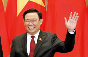 Председателят на виетнамския парламент Въонг Дин Хюе подаде оставка на фона на политически сътресения в страната