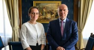 Ръководителят на представителството на ЕК у нас Йорданка Чобанова и управителят на БНБ Димитър Радев обсъдиха бъдещия преход към еврото
