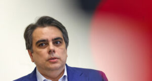 Свалянето на председателя на парламента не е и не трябва да е политически акт, каза Асен Василев