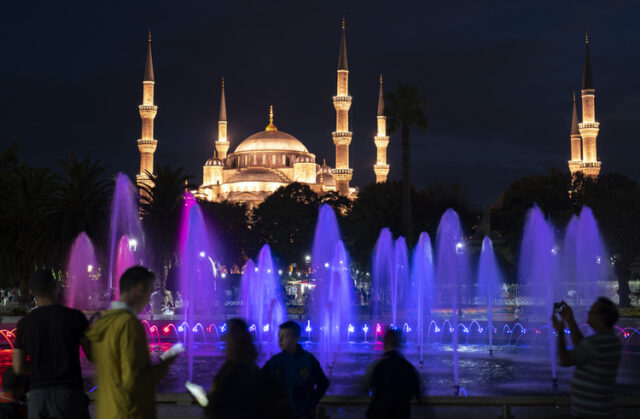 Турция си е поставила за цел през 2024 г. да достигне 60 млрд. долара приходи от туризъм и 60 млн. туристи
