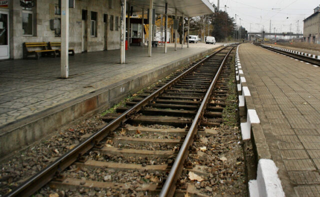 Установена е самоличността на жената, блъсната и убита от влак на железопътните релси край Камено