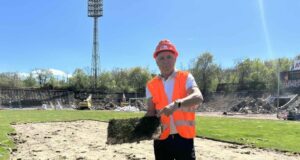Христо Стоичков си взе чим за спомен от терена на "Българска армия"