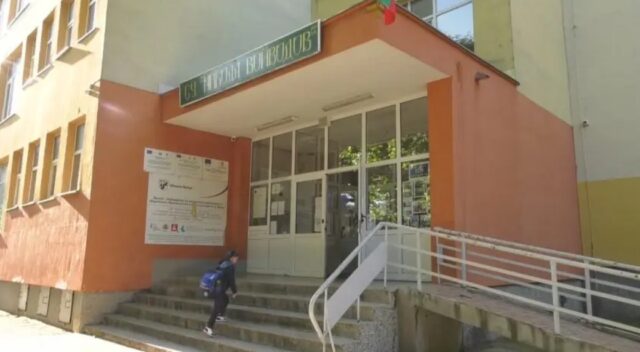 Арестуваха портиер в училище, скандирал: „Да живее Македония!“