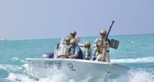 Военноморските сили на ЕС освободиха кораб от предполагаеми пирати край Сомалия