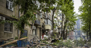 Двама убити и поразена инфраструктура при руска атака в украинския град Днепър