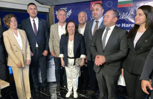 Изселниците в истанбулския район Авджълар стартираха предизборната кампания за предсрочния парламентарен вот в България на 9 юни