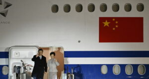 Китайският президент Си Цзинпин отпътува от Унгария, с което завърши петдневната си европейска обиколка