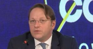 МИНА: Западните Балкани трябва да се възползват от възможността, която им предлага ЕС, каза еврокомисарят по разширяването Оливер Вархей