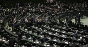 Новият парламент на Иран се събра на първото си заседание след катастрофата с хеликоптер, при която загинаха президентът и външният министър