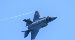 ОБЗОР
                                                                                                Първият F-35 пристигна в Румъния, но засега само за участие във военно изложение
