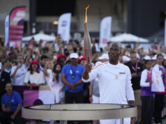 Олимпийският огън продължава турнето си из Франция, колоездачът Ришар Виренк ще го носи в Тулон