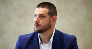 Председателят на Сдружение "Соларна Академия България" д-р инж. Веселин Тодоров в интервю за БТА:
                                                                                                Не трябва да се изчаква до последния момент преминаването на битовите потребители на свободния пазар на електроенергия