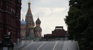 Руските власти повдигнаха обвинения на мъж, който донасял информация за критици на Кремъл