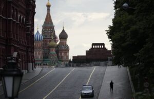 Руските власти повдигнаха обвинения на мъж, който донасял информация за критици на Кремъл