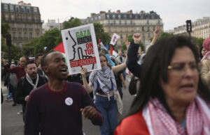 Сблъсъци между полицията за борба с безредиците и протестиращите в Париж по време на първомайските протести