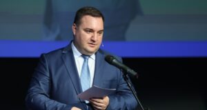 Социалното министерство ще подкрепя всички мерки да се поощри връщането им на пазара на труда, увери министър Иванов
                                                                                                Над 50 процента от хората, които са активирани с помощта на Агенцията по заетостта, след това намират място на пазара на труда, каза Смилен Вълов