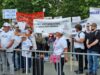 Те са подготвили за румънския премиер Марчел Чолаку тениска с надпис “доброволец”
                                                                                                Над 200 служители от общинските музеи в Румъния протестират пред сградата на Министерството на културата в Букурещ