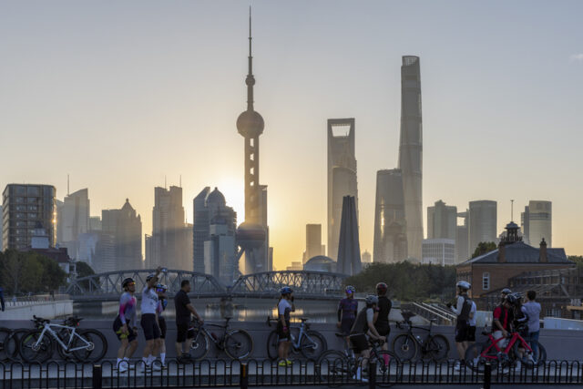 Транзитно пътуващите през Шанхай получават безплатен тур из града