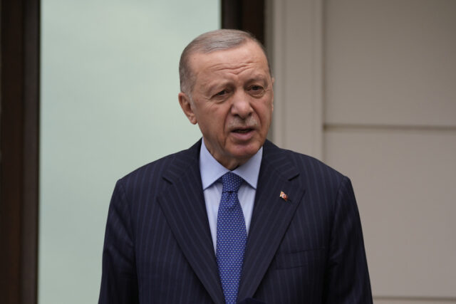 Турският президент Реджеп Тайип Ердоган заяви, че е дълбоко натъжен от инцидента с хеликоптера на иранския президент Ебрахим Раиси