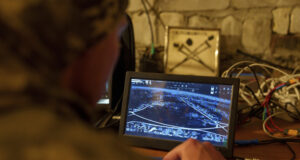 Украински дровнове са поразили петролна рафинерия и военно летище в руския Краснодарски край, каза източник от украинското разузнаване