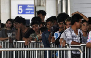 Хунтата в Мианма забранява на мъжете да кандидатстват за работа в чужбина