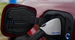 Американците не бързат да си купят електромобил, сочи проучване