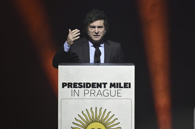Аржентинският президент се стреми към Нобелова награда с радикалните си реформи
