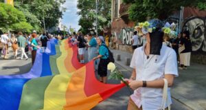 Букурещ прайд и контрашествие за семейството изкараха хиляди хора по улиците на румънската столица
