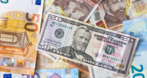 Еврото стабилно над 1,07 долара