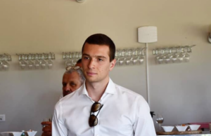 Жордан Бардела: 28-годишният „капитан“ на френската крайнодясна партия