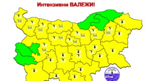 Жълт код за интензивни валежи и гръмотевици е обявен за утре за 10 области на страната, в 12 области е в сила предупреждение за високи температури