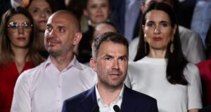 Избори за Европейски парламент
                                                                                                Първа оставка заради слаби изборни резултати в Румъния - лидерът на "Съюз за спасение на Румъния" се оттегля от поста си