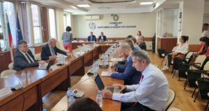 КЕВР може да повиши цената на тока за бита от 1 юли с повече от предвиденото, ако борсовите цени продължат да растат, заявиха от регулатора