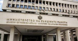 Неприемливо е намерението на Северна Македония да не се придържа към поетите от нея ангажименти и подписани споразумения, посочва в позиция МВнР
